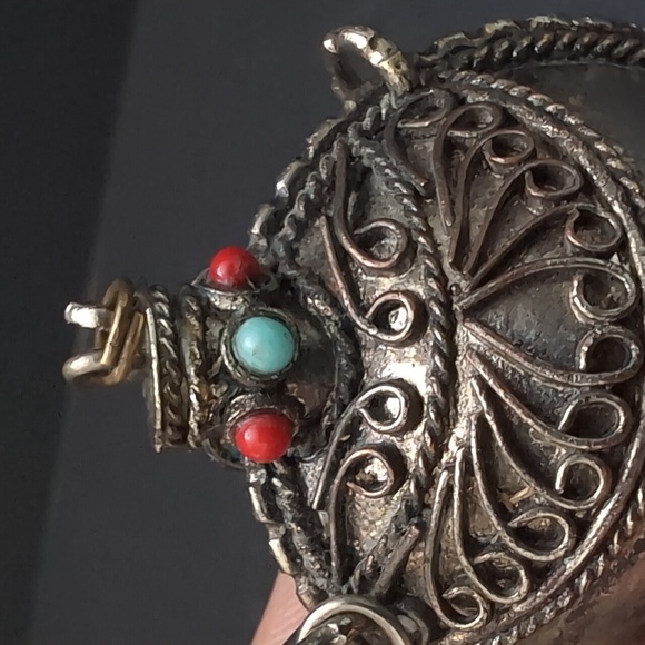 Vintage Tibetan Silver Metal Pendant Snuff Necklace with Red/Turquoise Accents. - Picture 9 of 11
